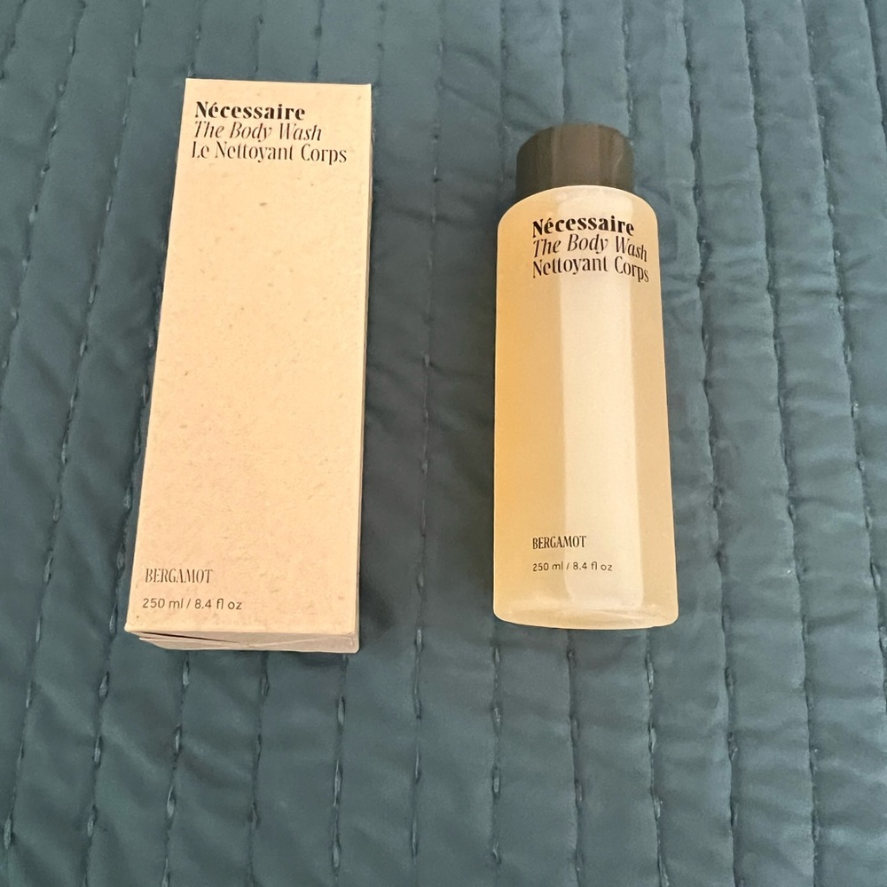 Necessaire the body wash